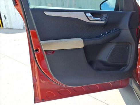 Used 2020 Ford Escape SE image 17