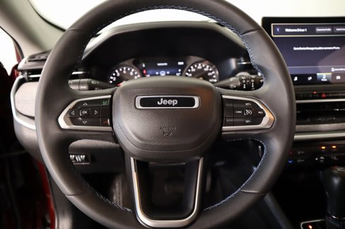 Used 2022 Jeep Compass Latitude image 3