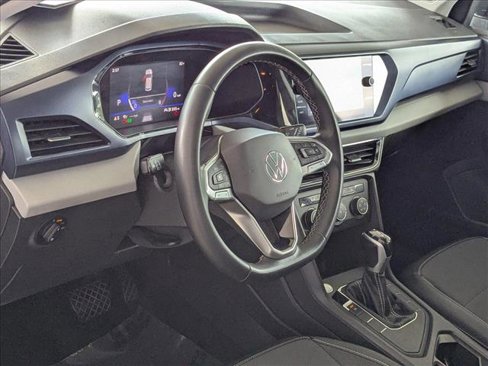 Used 2022 Volkswagen Taos SE w/ Driver Assistance Package image 9