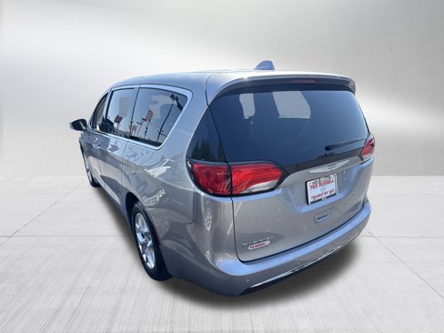 Used 2018 Chrysler Pacifica Touring Plus w/ Tire & Wheel Group image 5