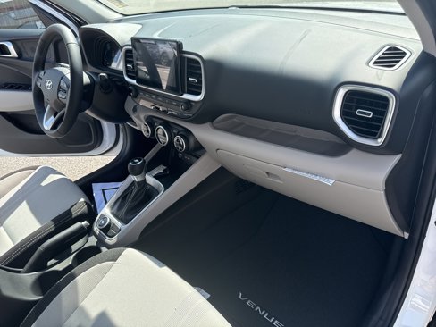 New 2025 Hyundai Venue SEL image 17
