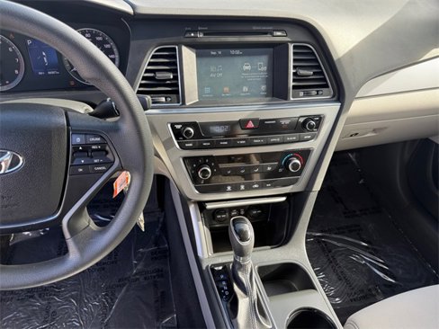 Used 2016 Hyundai Sonata SE image 10