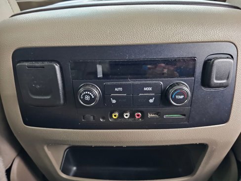 Used 2015 Chevrolet Suburban LTZ image 11