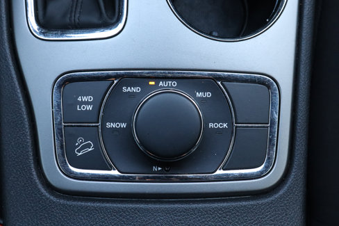 Used 2019 Jeep Grand Cherokee Laredo image 11