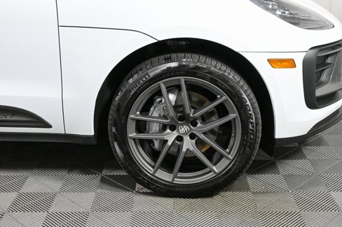 Used 2024 Porsche Macan Turbo image 40