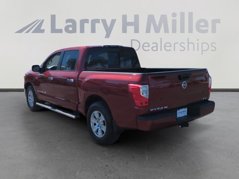Used 2018 Nissan Titan SV w/ SV Convenience Package image 3