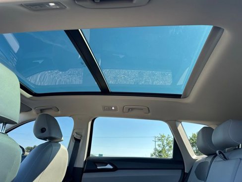 Used 2023 Volkswagen Taos SE w/ Panoramic Sunroof Package image 19