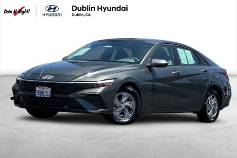Certified 2025 Hyundai Elantra SE image 1