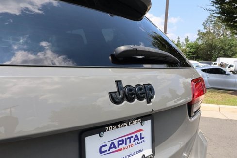 Used 2019 Jeep Grand Cherokee Altitude image 23