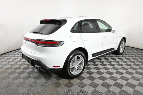 Certified 2025 Porsche Macan image 30