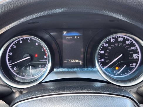 Used 2018 Toyota Camry LE image 15