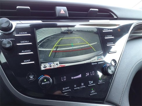 Used 2020 Toyota Camry XLE image 25