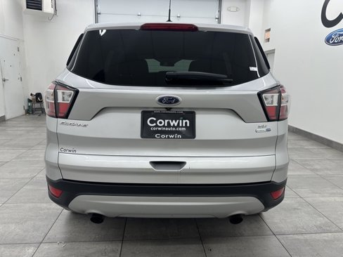 Used 2017 Ford Escape SE image 3