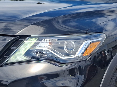Used 2019 Nissan Pathfinder SL image 10