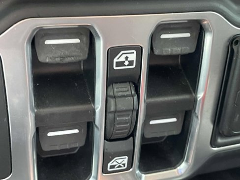 Used 2020 Jeep Wrangler Unlimited Sahara image 20