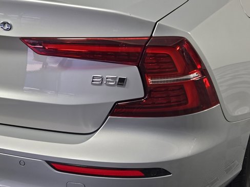Certified 2025 Volvo S60 B5 Core image 9
