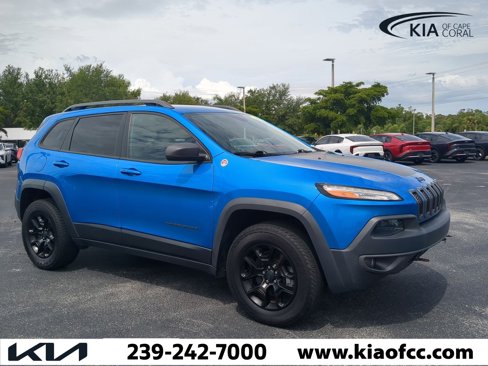 Used 2018 Jeep Cherokee Trailhawk image 2