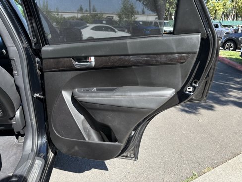 Used 2014 Kia Sorento SX image 18