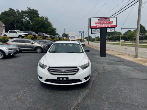 Used 2017 Ford Taurus SE image 8