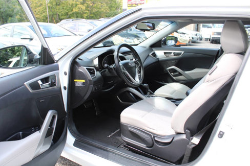Used 2013 Hyundai Veloster w/ Style Pkg image 24