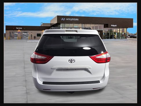 Used 2016 Toyota Sienna LE image 8