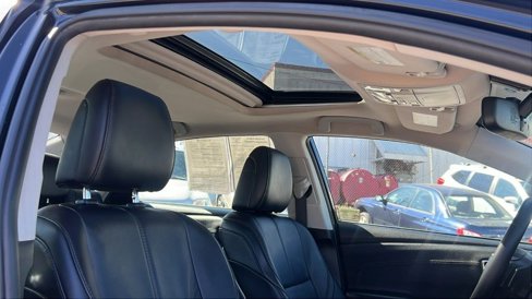 Used 2016 Toyota Avalon Limited image 9