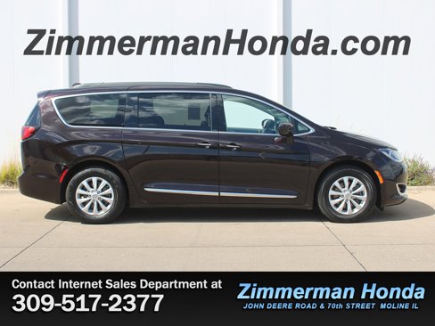 Used 2017 Chrysler Pacifica Touring-L image 1