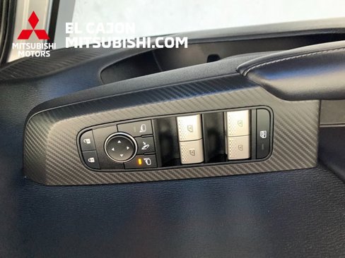 Used 2024 Mitsubishi Outlander SE image 11