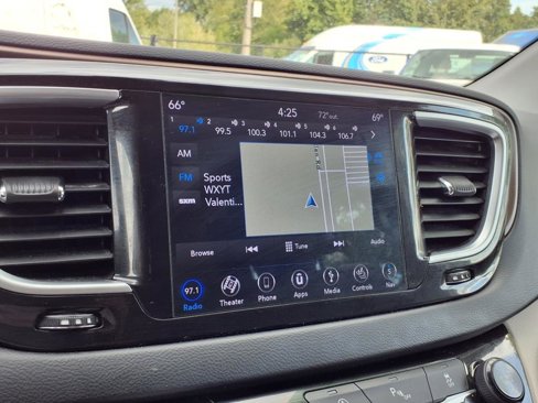 Used 2018 Chrysler Pacifica Touring-L Plus image 14