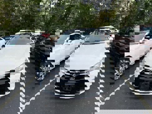Used 2017 Toyota Camry SE image 2