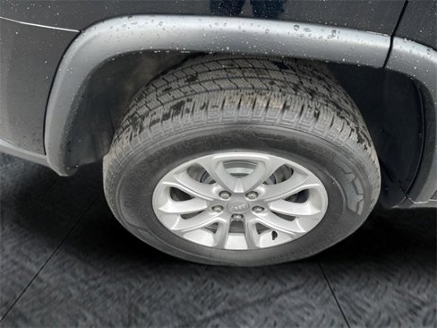Used 2021 Jeep Grand Cherokee Laredo X image 23