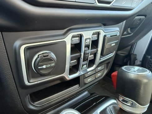 Used 2018 Jeep Wrangler Unlimited Sahara w/ Dual Top Group image 19