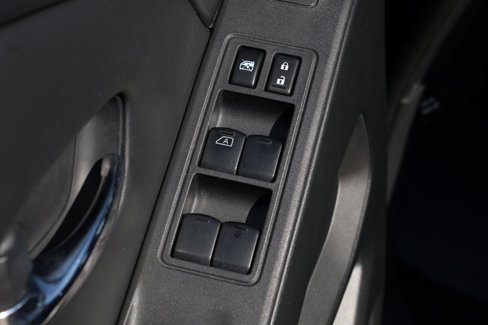 Used 2022 Nissan Frontier SV image 25
