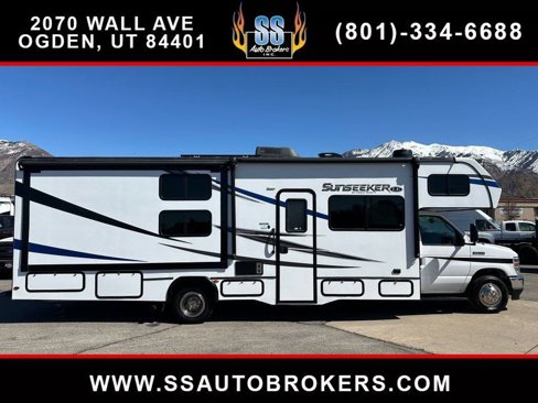 Used 2022 Ford E-450 and Econoline 450 Super Duty w/ Motorhome Prep Package image 1