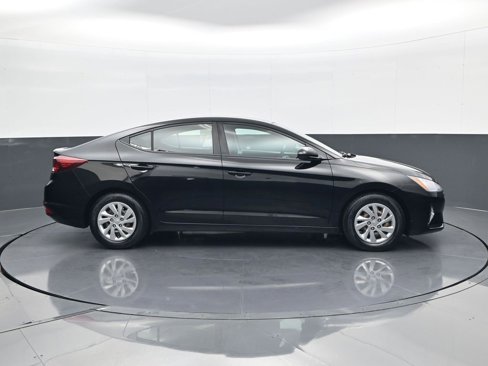 Used 2019 Hyundai Elantra SE w/ Cargo Package image 4