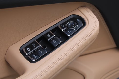 Certified 2024 Porsche Macan image 19