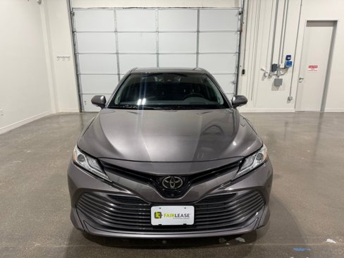 Used 2020 Toyota Camry XLE image 2