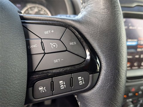 Used 2021 Jeep Renegade Latitude w/ Sun & Sound Group image 19