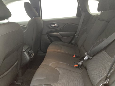 Used 2020 Jeep Cherokee Latitude image 18