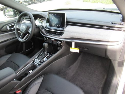 New 2025 Jeep Compass Latitude w/ Mopar Graphics Package image 11