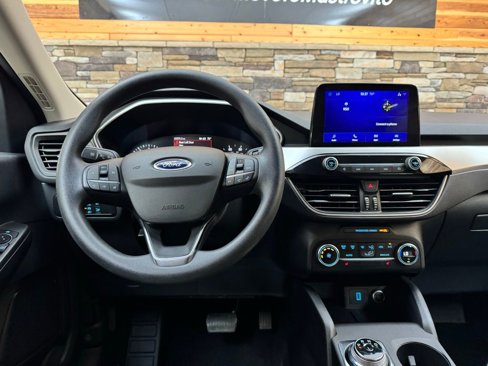 Used 2020 Ford Escape SE image 18