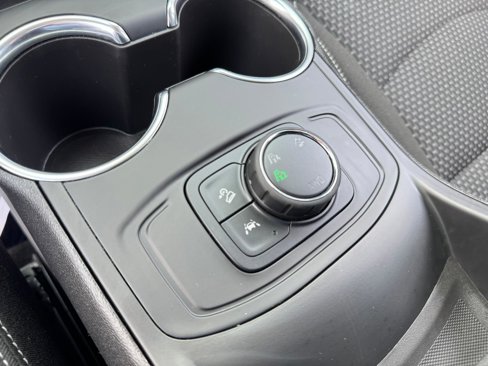 Used 2024 GMC Terrain SLE image 33