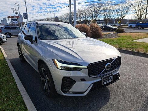 Used 2022 Volvo XC60 B6 R-Design w/ Advanced Package image 4
