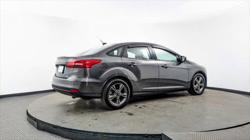 Used 2018 Ford Focus SE w/ SE Appearance Package image 7