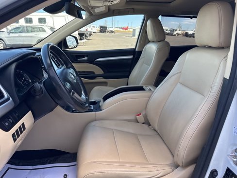 Used 2017 Toyota Highlander XLE image 11