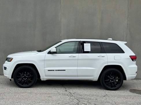 Used 2018 Jeep Grand Cherokee Altitude image 32