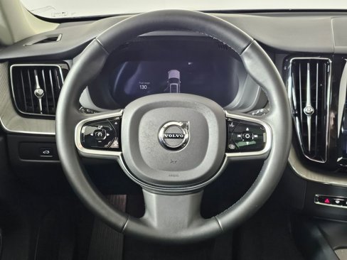 Used 2025 Volvo XC60 B5 Plus image 15