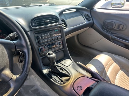 Used 2004 Chevrolet Corvette Coupe w/ Preferred Equipment Group image 16