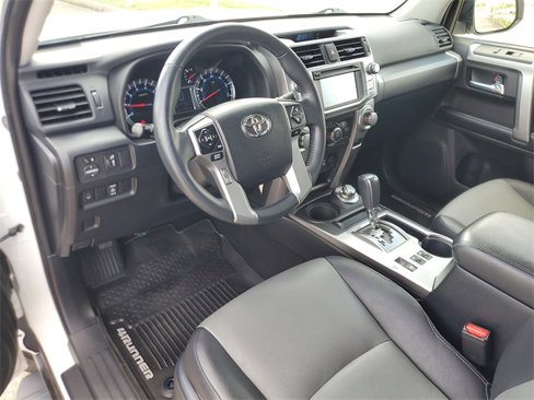 Used 2017 Toyota 4Runner SR5 Premium image 16