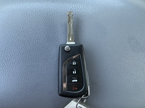 Used 2019 Toyota Camry LE image 29
